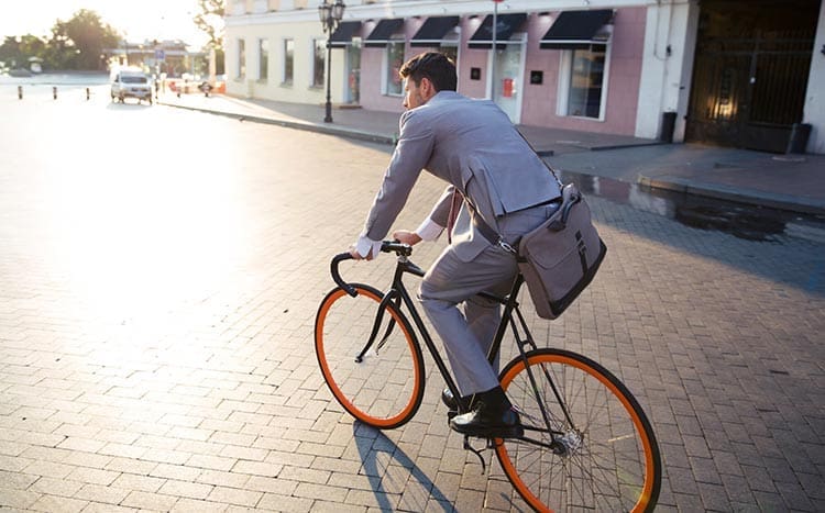 This guide aims to arm cyclists with crucial knowledge to help them through the aftermath of a cycling accident. So, let's dive into the legal rights and responsibilities after a cycling accident.